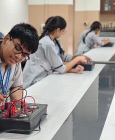 Physics Lab (1)